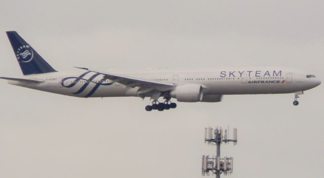 BOEING 777-300ER (F-GZNT)