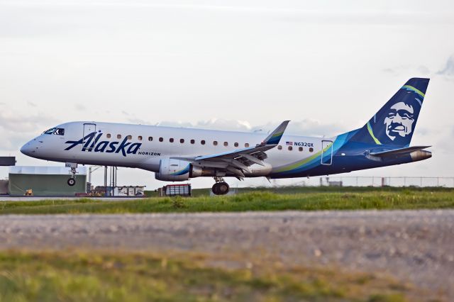 Embraer 175 (N632QX)