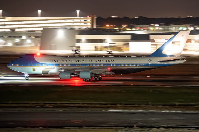 Boeing 747-200 (29000)