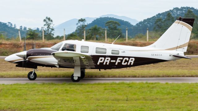 Piper Seneca (PR-FCR)
