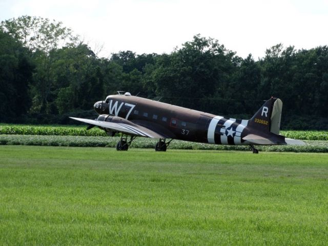 Douglas DC-3 (N345AB)