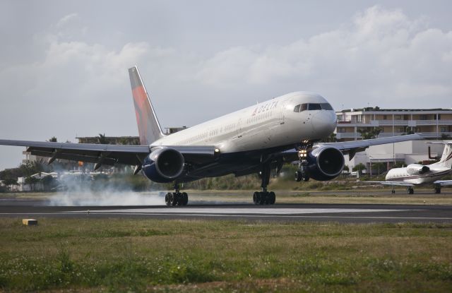 Boeing 757-200 (N627DL)