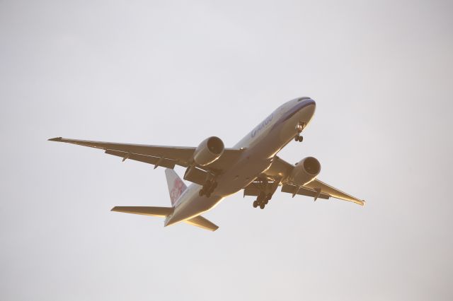 BOEING 777-200LR (B-18772)