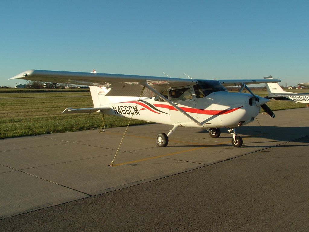 Cessna Skyhawk (N466CM) - Cessna 172 owned by the University of Central Missouri before an evening flight.