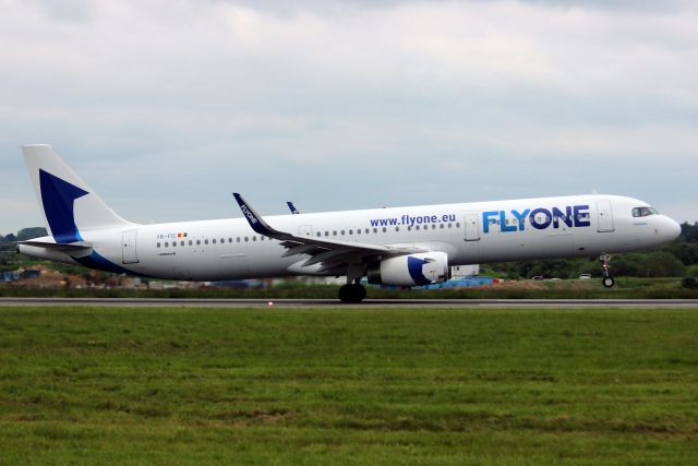 Airbus A321 (YR-FIC) - Departing rwy 07 on 1-Jun-24 operating flight FIA618 to LUKK.