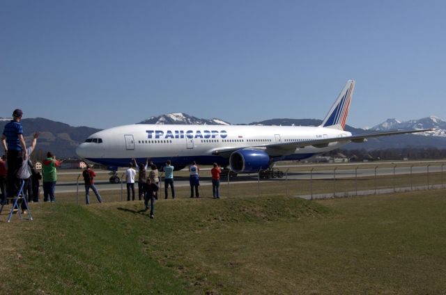 Boeing 777-200 (EI-UNT) - Transaero Triple 7 charter flight