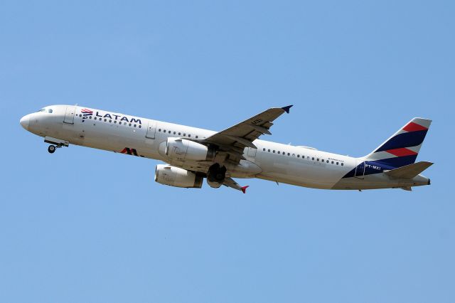 Airbus A321 (PT-MXI)