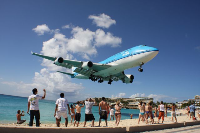 Boeing 747-400 (PH-BFN) - This is the one everybody waits for.  Drop your drinks and grab your cameras! KLMs 747 from Amsterdam is only seconds away from burning rubber on runway 10 at St Maarten.