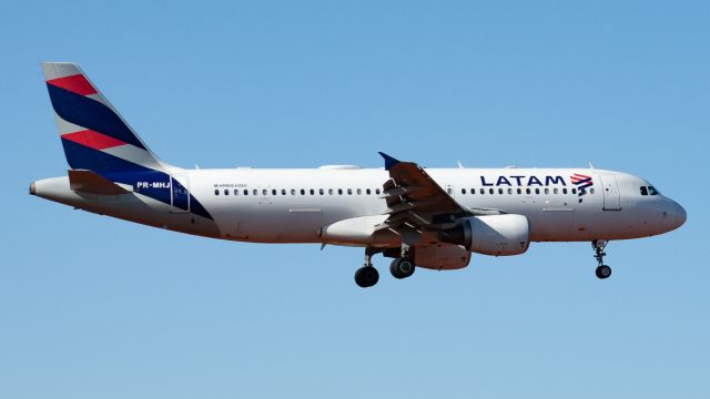 Airbus A320 (PR-MHJ)