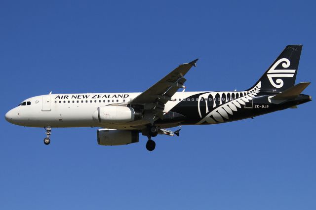 Airbus A320 (ZK-OJB)