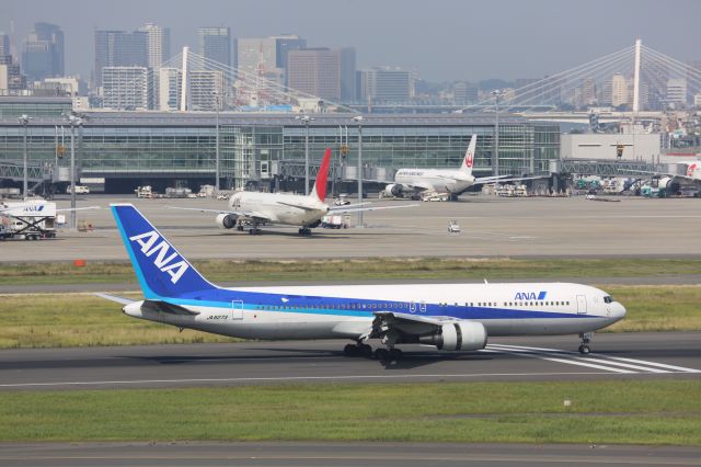BOEING 767-300 (JA8273)