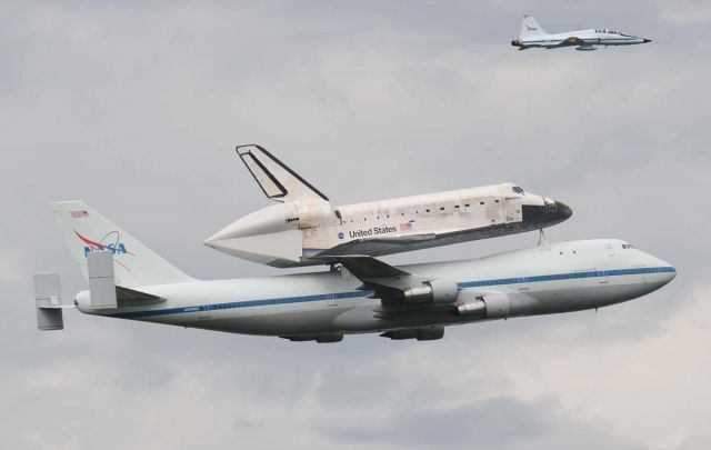 BOEING 747-100 (N905NA) - Space Shuttle being delivered to the NASM. Note T-38.