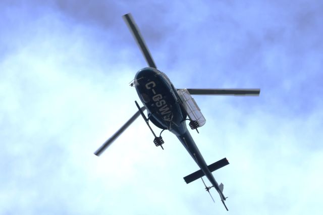 C-GSWS — - C-GSWS Aérospatial AS-350 B2 Québec Hélicoptères Inc. Survolant la ville de Lavaltrie. QC. Le 27-04-2025 à 15:17.