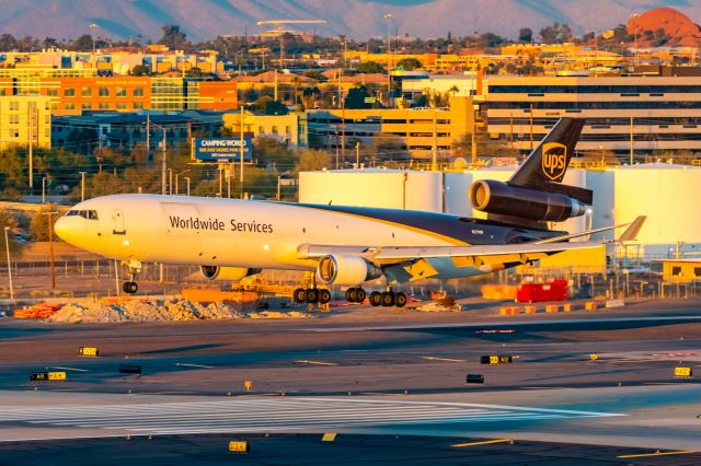 Boeing MD-11 (N279UP) - UPS MD11 landing at PHX on 12/9/22. Taken with a Canon R7 and Tamron 70-200 G2 lens.