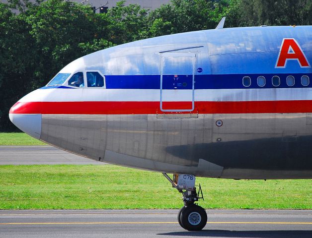 N7076A — - American Airlines N7076A Airbus A300B4-605R  Greetings to the pilot... have a nice flight... San Juan - Luis Munoz Marin International (SJU / TJSJ) Puerto Rico, 8-15-2009 Photo: Tomás Del Coro