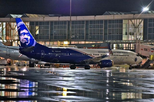 Boeing 737-900 (N265AK)