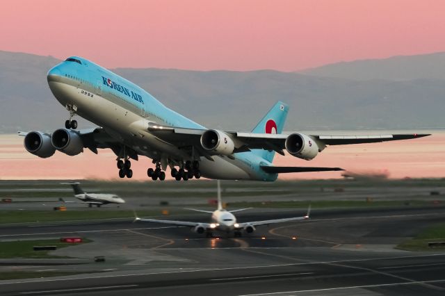 BOEING 747-8 (HL7632) - Korean Jumbo taking off during sunset