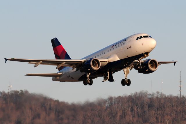 Airbus A319 (N337NB) - Refreshing to see something new on the BHM-ATL route. Usually serviced by a MD88 or a 717.