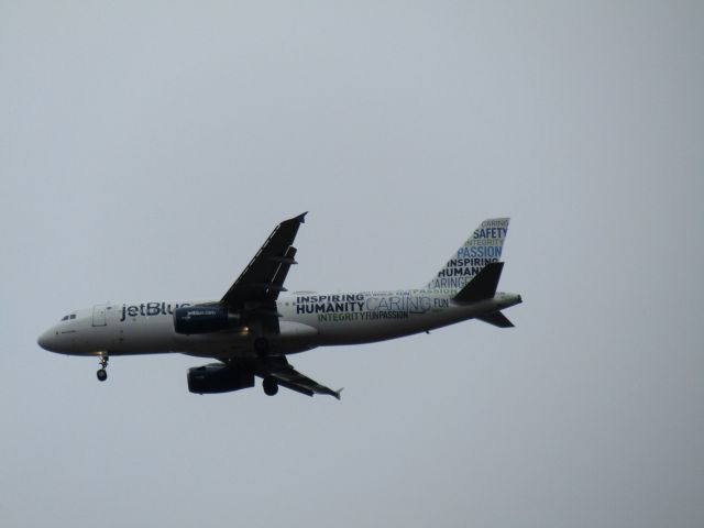 Airbus A320 (N598JB) - jetBlue Bluemanity livery on final for rny 23