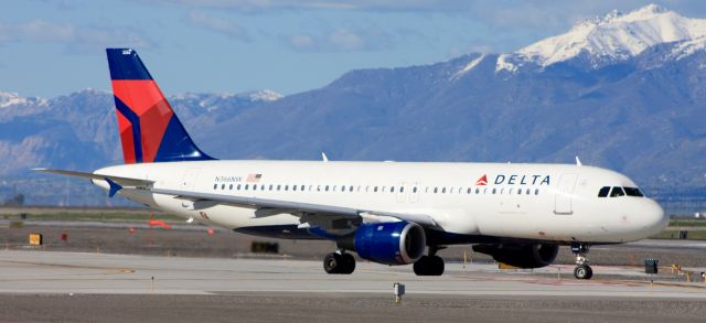 Airbus A320 (N366NW)