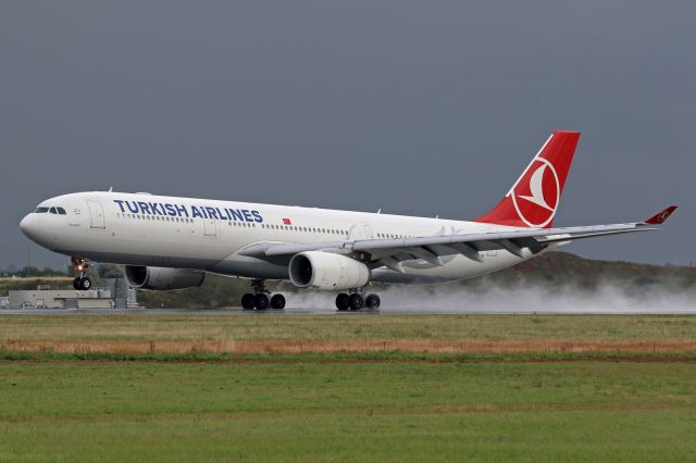 Airbus A330-300 (TC-JNH)