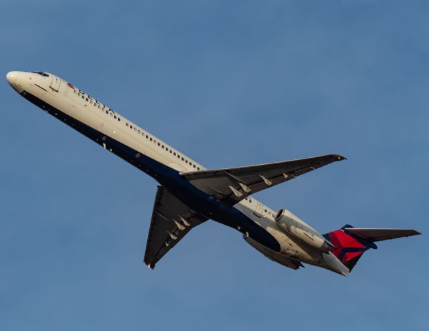 McDonnell Douglas MD-88 (N970DL) - A Delta Airlines MD88 departs Cincinnati/Northern Kentucky Int'l Airport.