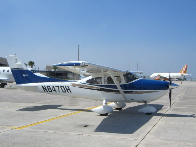 Cessna Skylane (N847DH) - Transferred to Danish registration: OY-CSZ   br /br /Cpopyright: Capt Nielsen