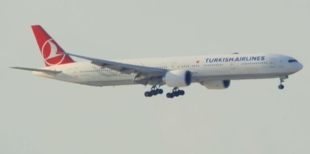 BOEING 777-300ER (TC-JJS)