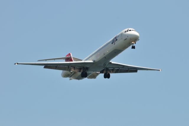 McDonnell Douglas MD-90 (JA8064) - 2011/5/8