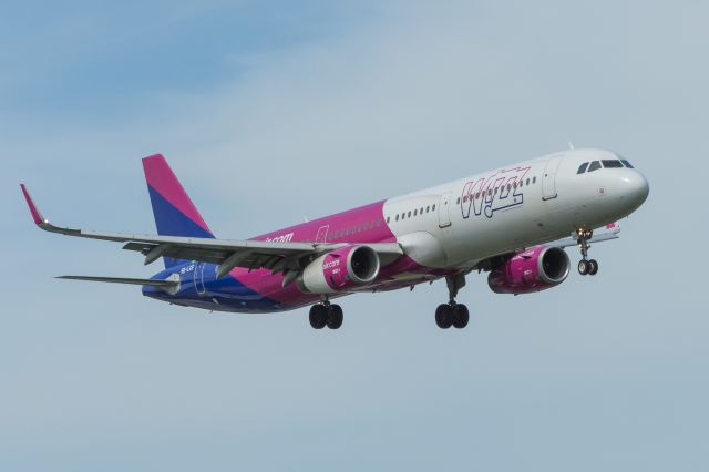 Airbus A321 (HA-LXS) - WAW/EPWA SPOTTING