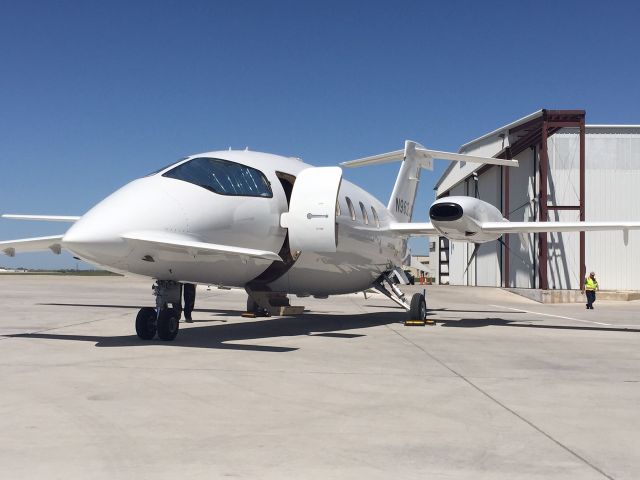 Piaggio P.180 Avanti (KOW962)