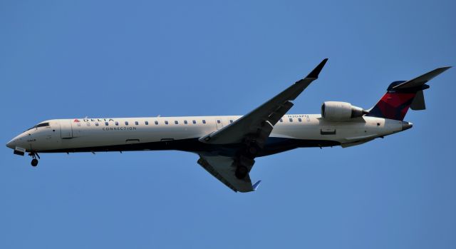 Canadair Regional Jet CRJ-900 (N304PQ)