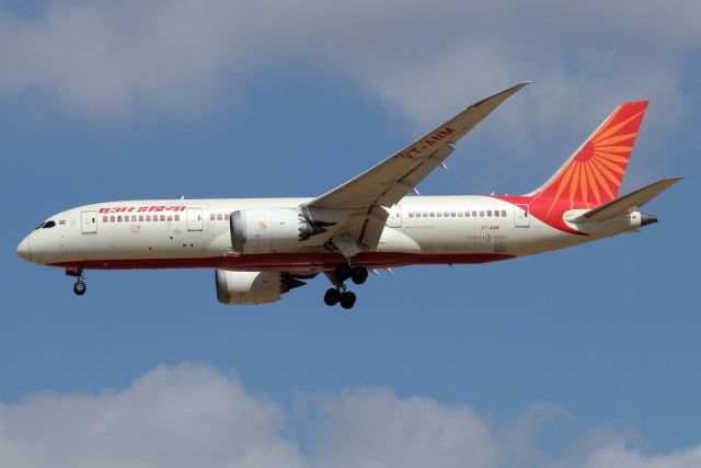 Boeing 787-8 (VT-ANM) - 29/04/2025:br /Flight DEL > TLV, final to runway 21.