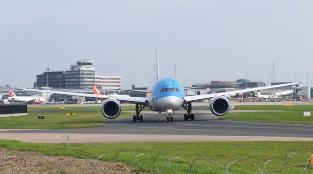 Boeing 787-8 (G-TUIB) - Photo date 13/009/14 c/n 34423