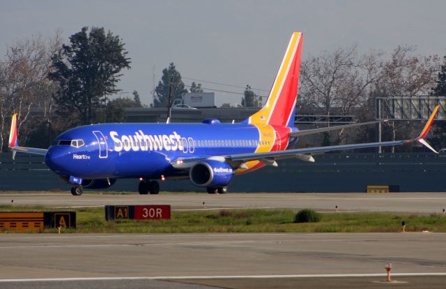 Boeing 737-800 (N8642E)