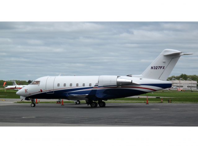 Canadair Challenger (N327FX)