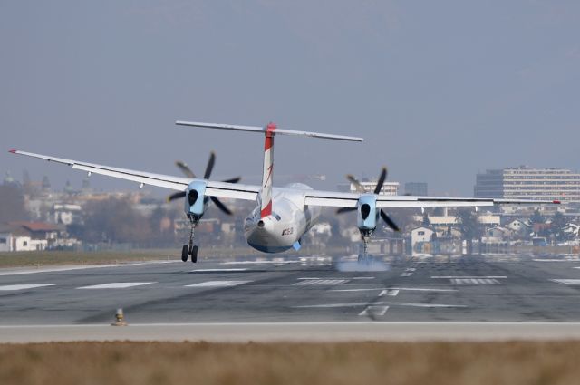 de Havilland Dash 8-400 (OE-LGG)