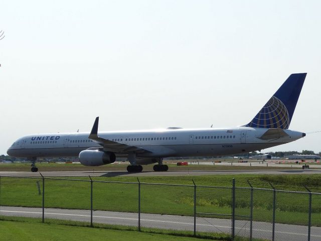 BOEING 757-300 (N75858)