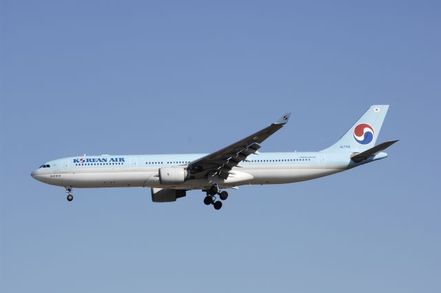 Airbus A330-300 (HL7709) - Final Approach to NRT Airport Runway 34L on 2011/12/31