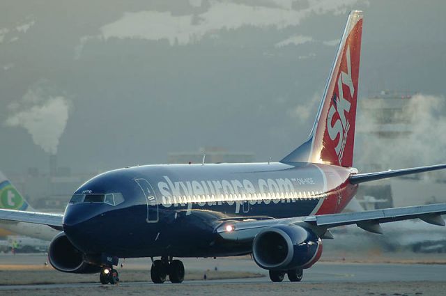 Boeing 737-700 (OM-NGE)