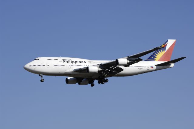 Boeing 747-400 (RP-C8168) - Final Approach to NRT Airport Runway 34L on 2011/12/31