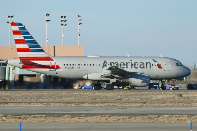 Airbus A319 (N770UW)