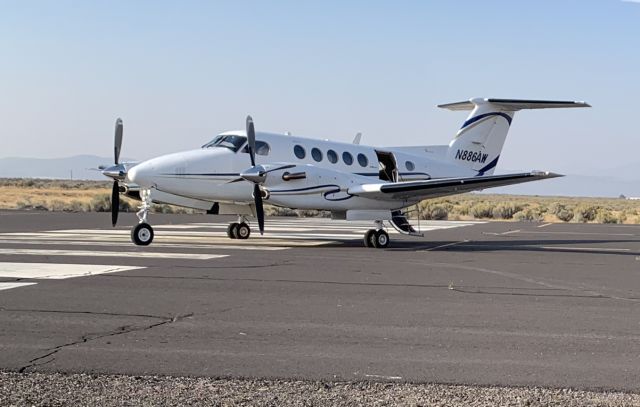 Beechcraft Super King Air 300 (N886AW)