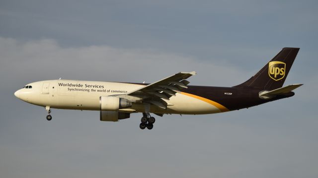 Airbus A300F4-600 (N122UP) - A United Parcel Service A300 landing at Philadelphia International Airport on December 14th, 2016.