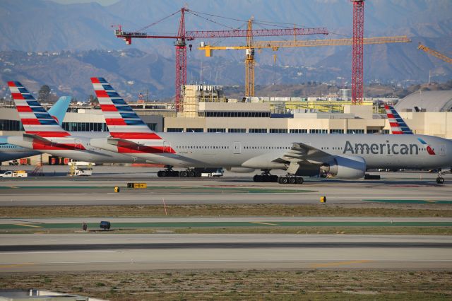 BOEING 777-300ER (N736AT)