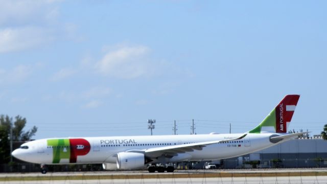 Airbus A330-900 (CS-TUQ) - Departing for Lisbon(Lisboa){LPPT}