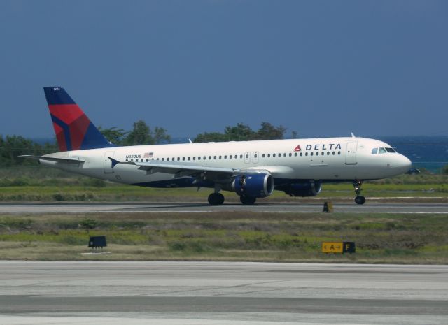 Airbus A320 (N322US)