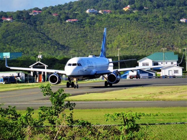 Airbus A320 (N708JB)