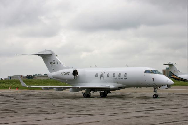Bombardier Challenger 300 (N547XJ) - Best at full size