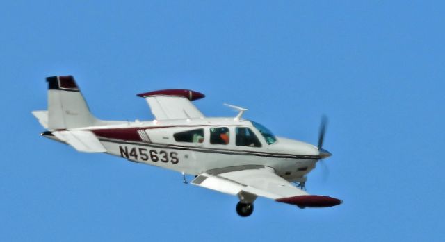 Beechcraft 35 Bonanza (N4563S)